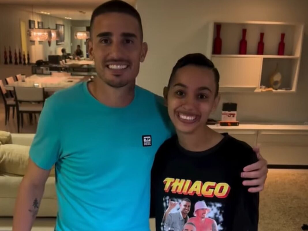Torcedor tatua o rosto de Thiago Galhardo; veja