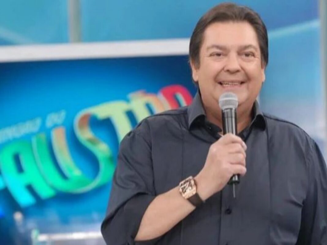 Fausto Silva deixa a UTI e é transferido