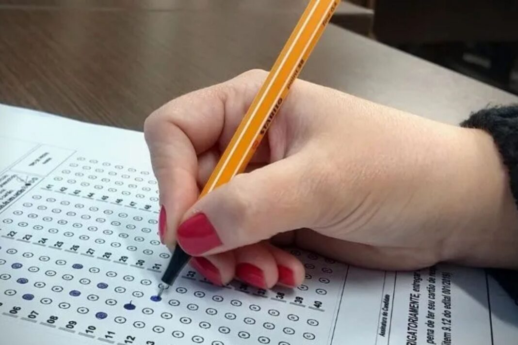 Governo abre concurso com salário de quase 14 mil