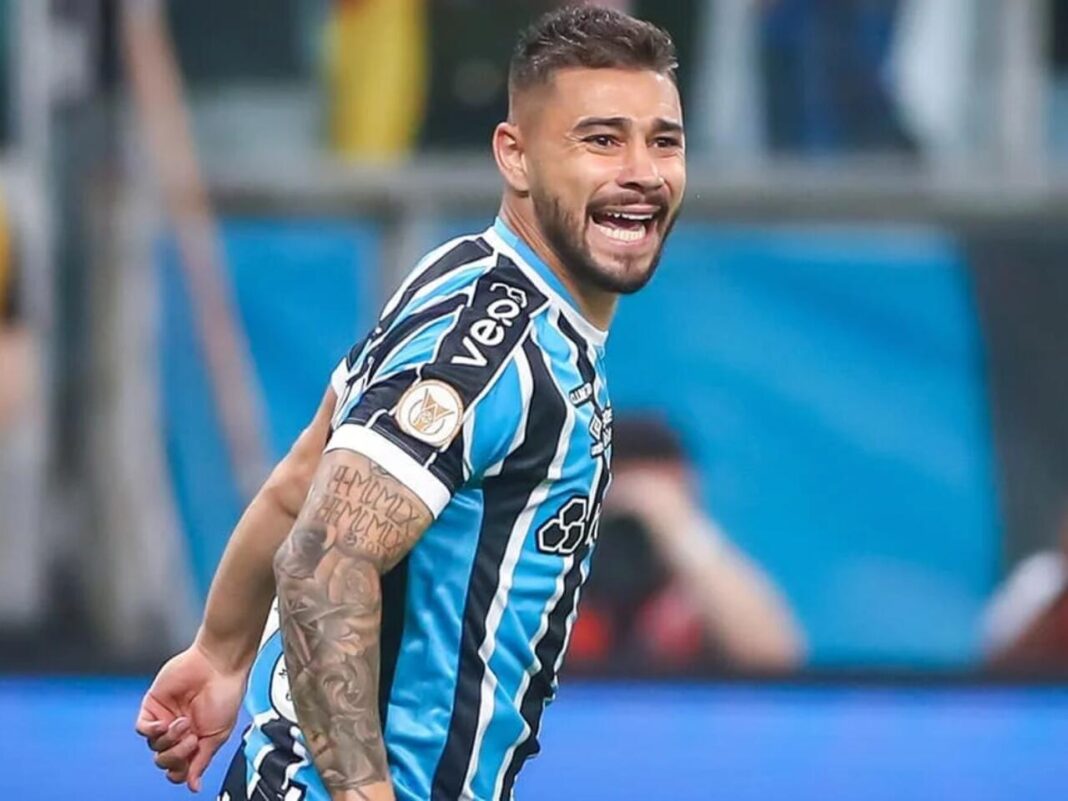 Saiba a previsão de retorno de João Pedro ao Grêmio