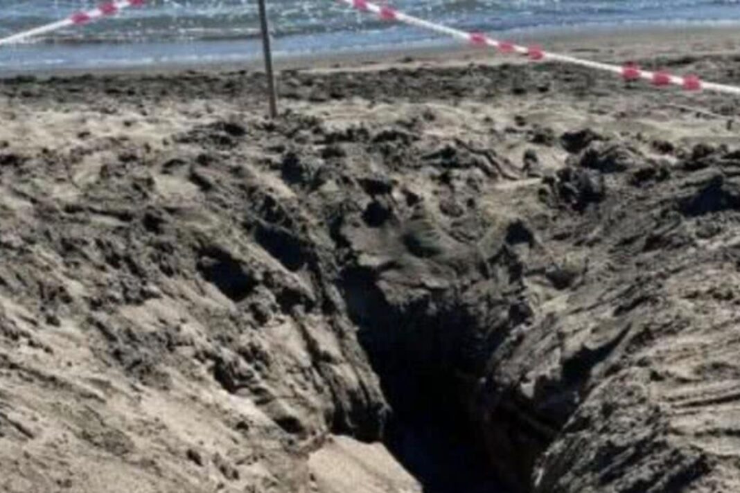 Tragédia! Jovem de 17 anos morre soterrado após cavar buraco na areia da praia