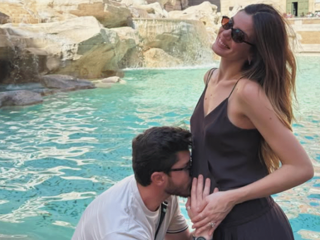 Camila Queiroz compartilha novos registros da gravidez