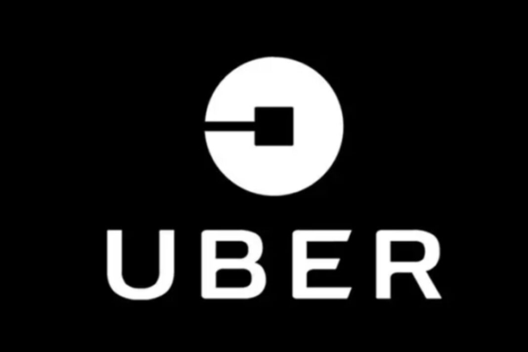 Uber está cobrando mais dos clientes e pagando menos aos motoristas