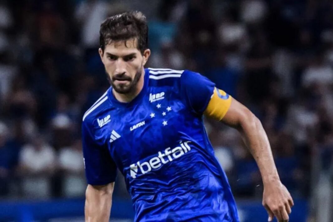 O comunicado de Lucas Silva após sentir dores durante a goleada do Cruzeiro