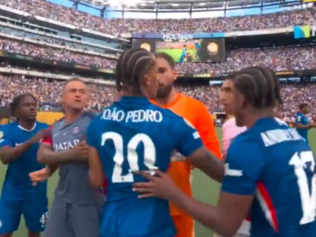 Vídeo: Luis Enrique agride João Pedro, do Chelsea, após derrota do PSG na Copa do Mundo de Clubes