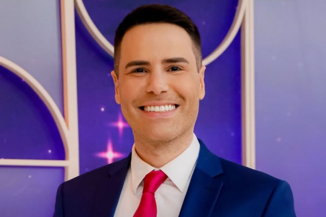 Vídeo: apresentador debocha do SBT ao vivo durante programa da própria emissora