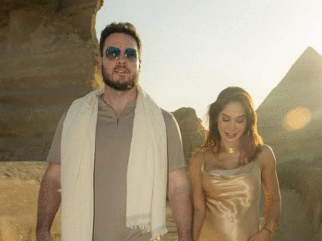 Maíra Cardi compartilha foto de sua barriga durante gravidez