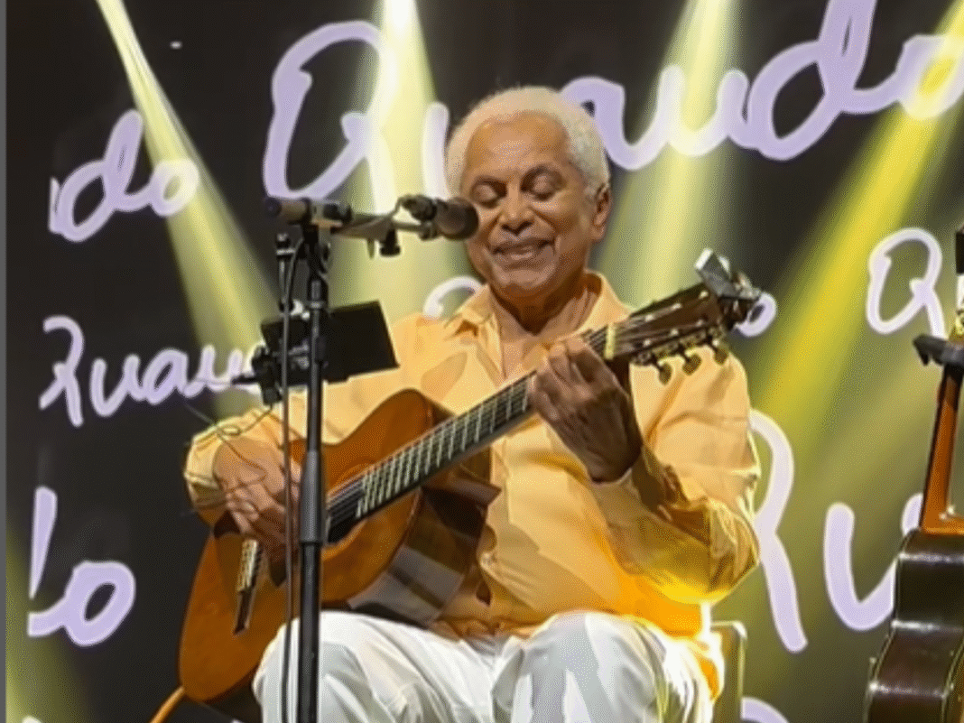 Paulinho da Viola é internado no Rio de Janeiro
