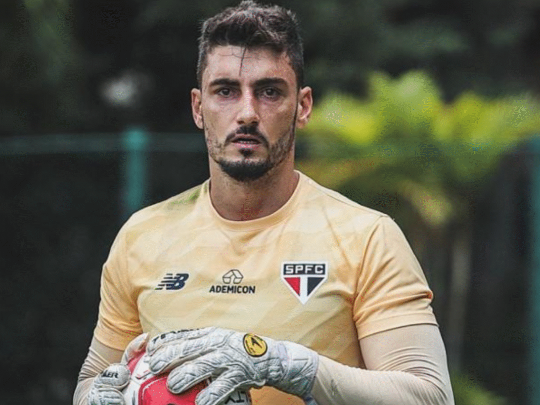 Rafael é sincero após defender pênalti em empate do São Paulo com o Atlético Nacional: “O mérito é…”