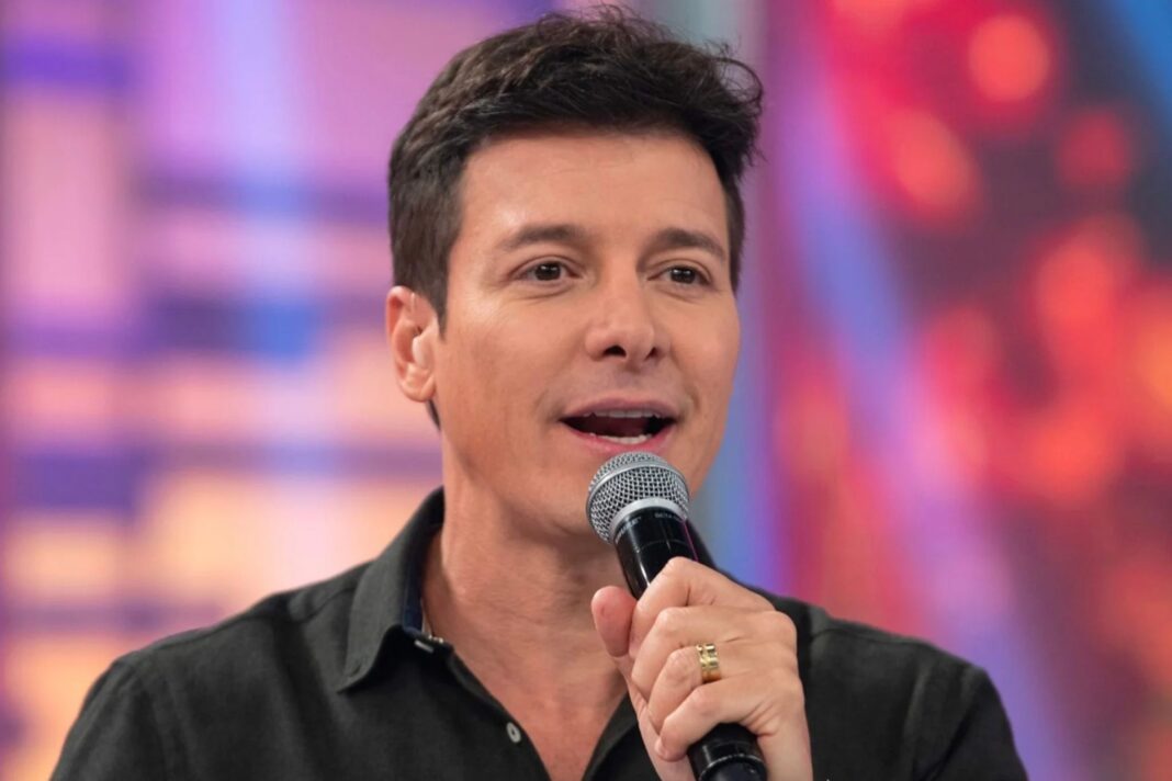 De enchimento, Rodrigo Faro causa no palco do Domingão em estreia do Dança dos Famosos