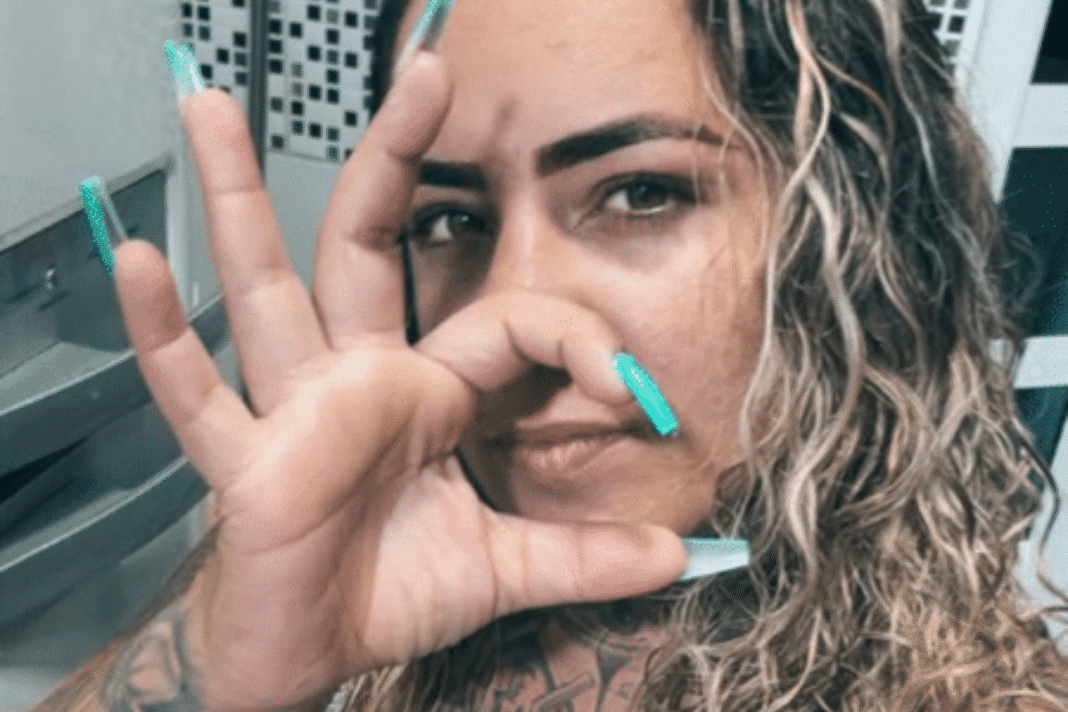 Suspeito vaza vídeo íntimo com ‘Diaba Loira’ após morte da traficante