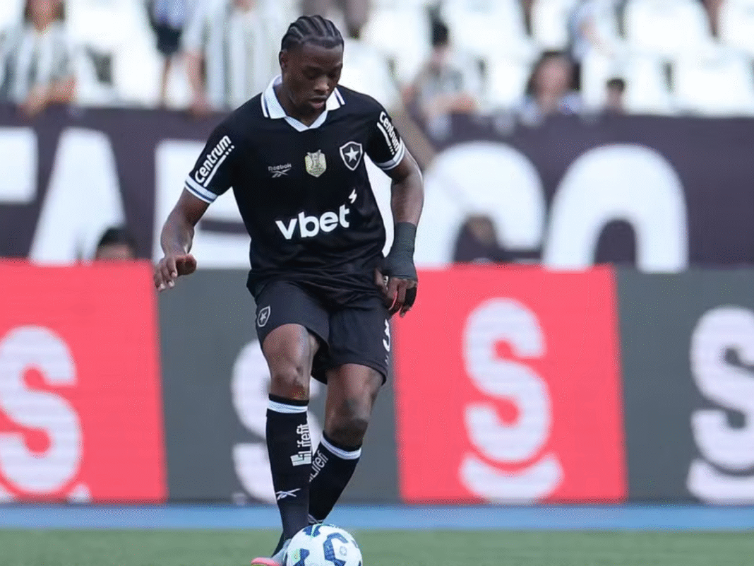 Veja por quanto tempo Kaio Pantaleão deve desfalcar o Botafogo