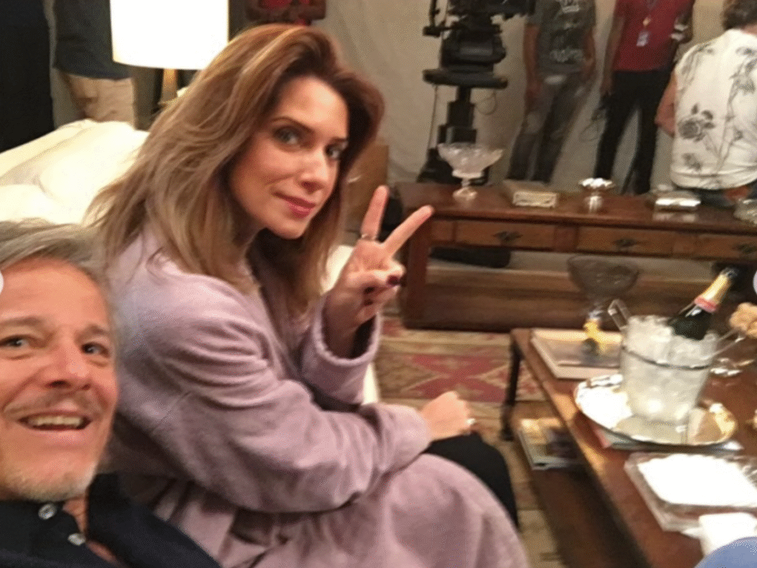 Letícia Spiller presta homenagem a Marcello Novaes