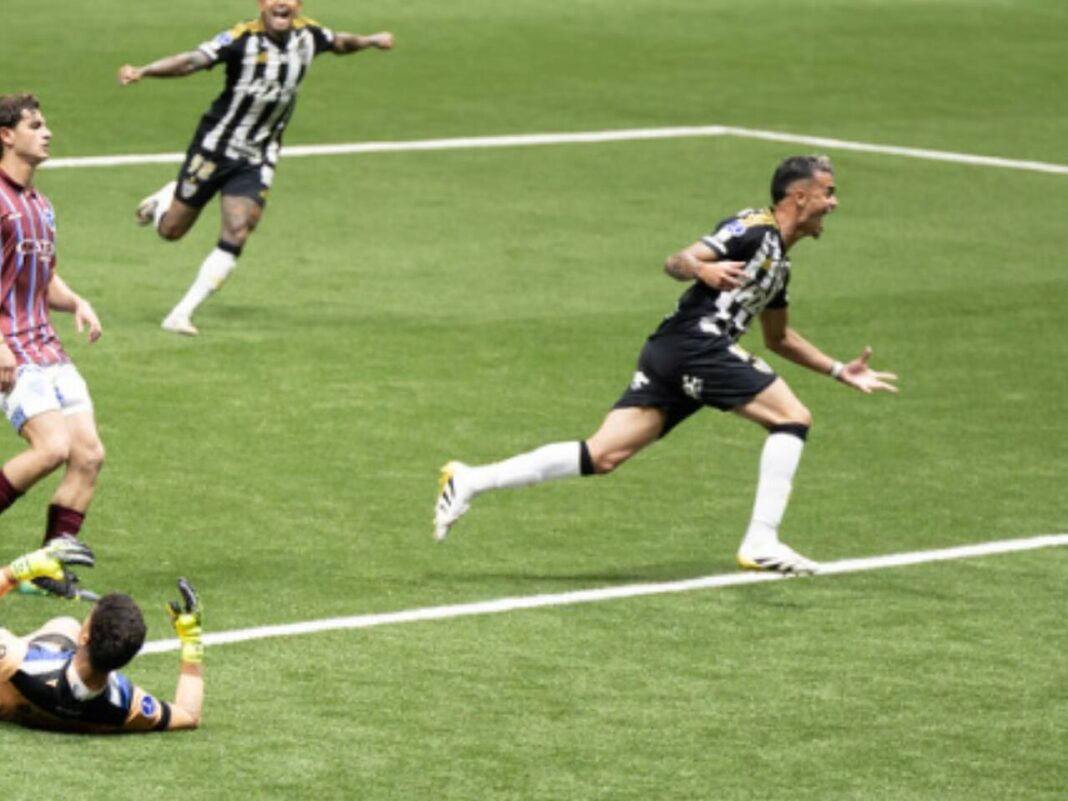 Camisa usada na estreia de Reinier vai parar no Museu do Atlético-MG