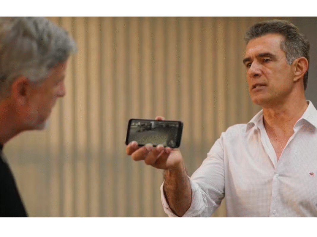 Em Dona de Mim, Jaques é chantageado por Ricardo