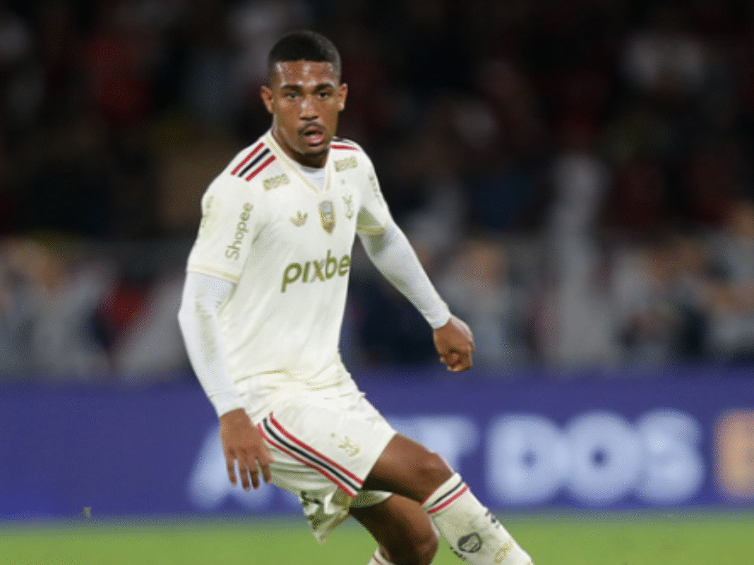 Samuel Lino compara o Flamengo a clubes europeus: “É um gigante…“