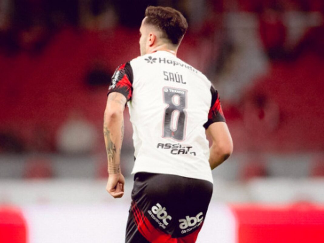 Filipe Luís detalha situação física de Saúl no Flamengo