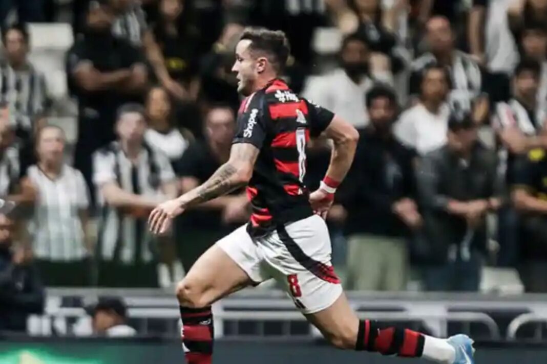 Vídeo: reação de Saúl com erro de arbitragem em Flamengo x Atlético ganha destaque
