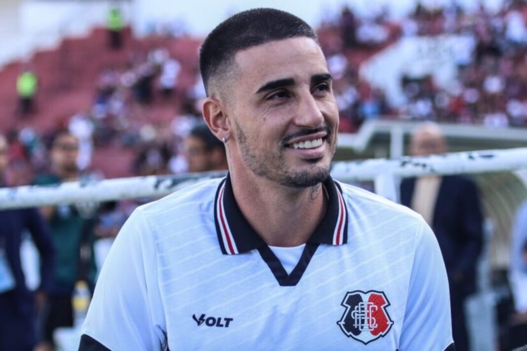 Thiago Galhardo faz acusão envolvendo ex-jogador do Internacional