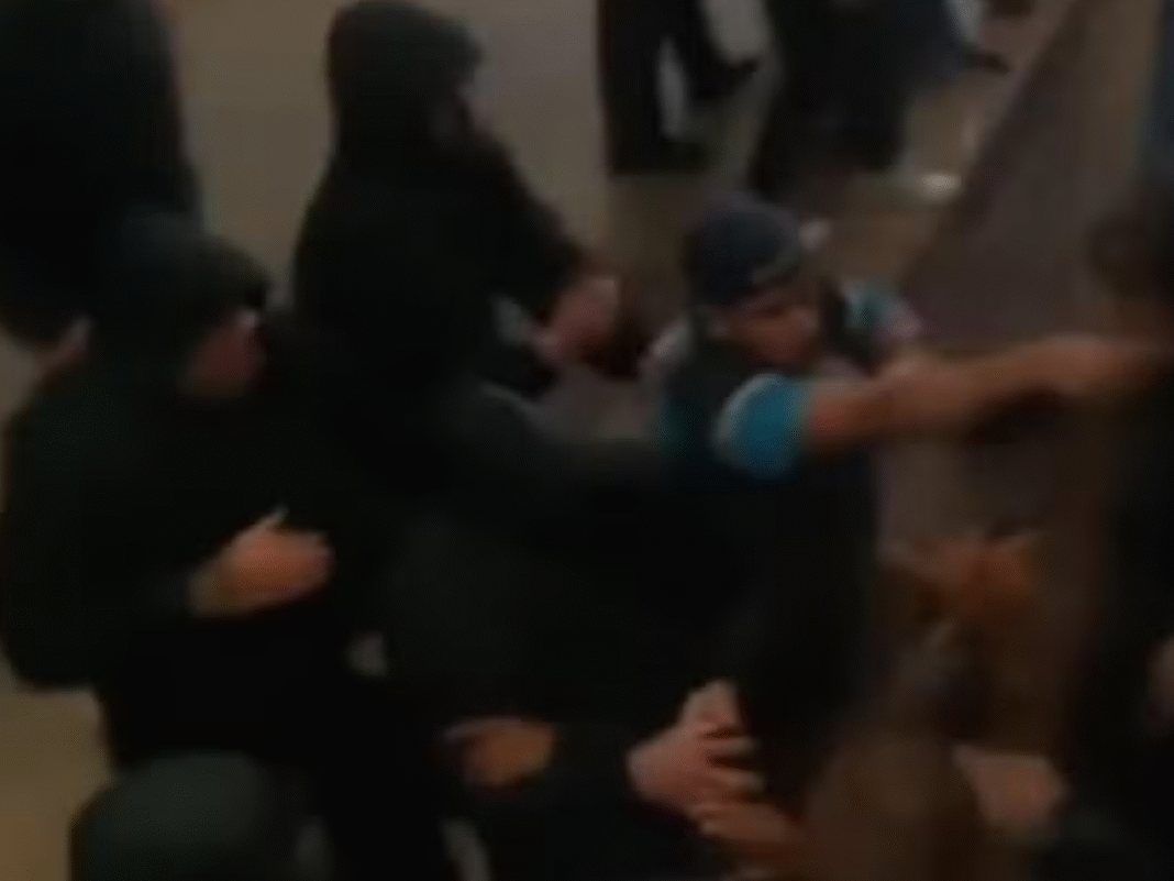 Grêmio descobre quem é o torcedor que comandou o ataque ao ônibus da delegação