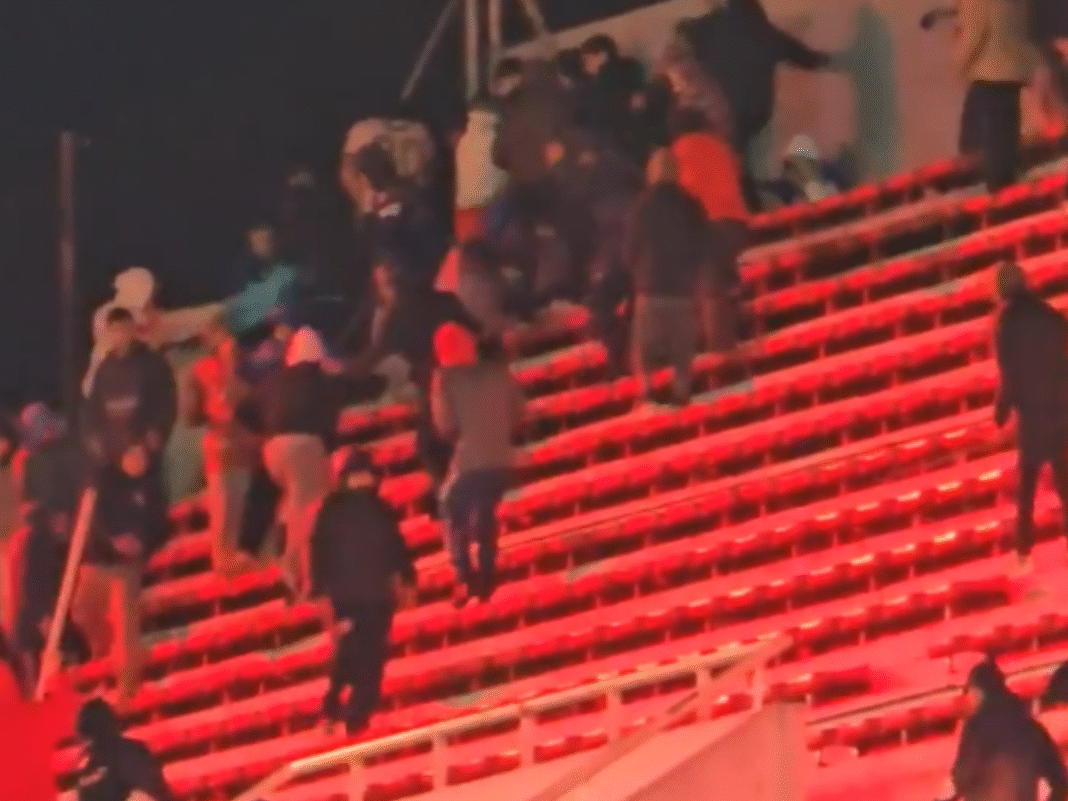 Torcedor sobrevive após queda de arquibancada em Independiente x La U