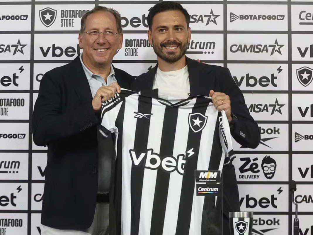 John Textor faz publicação direcionada a Davide Ancelotti após eliminação do Botafogo