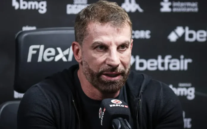 Pedrinho durante coletiva no Vasco (Foto: Dikran Sahagian/Vasco)