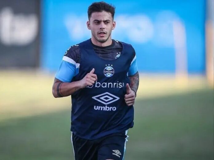 Carballo em treino (Foto: Lucas Uebel/Grêmio)