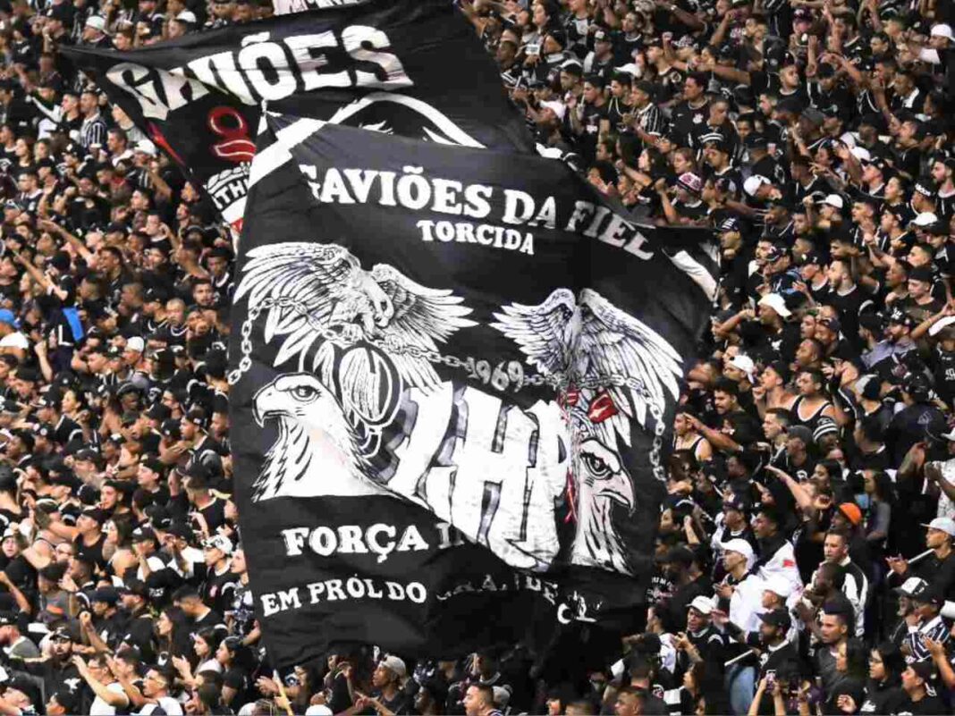 Torcida do Corinthians manda recado para Andrés Sanchez