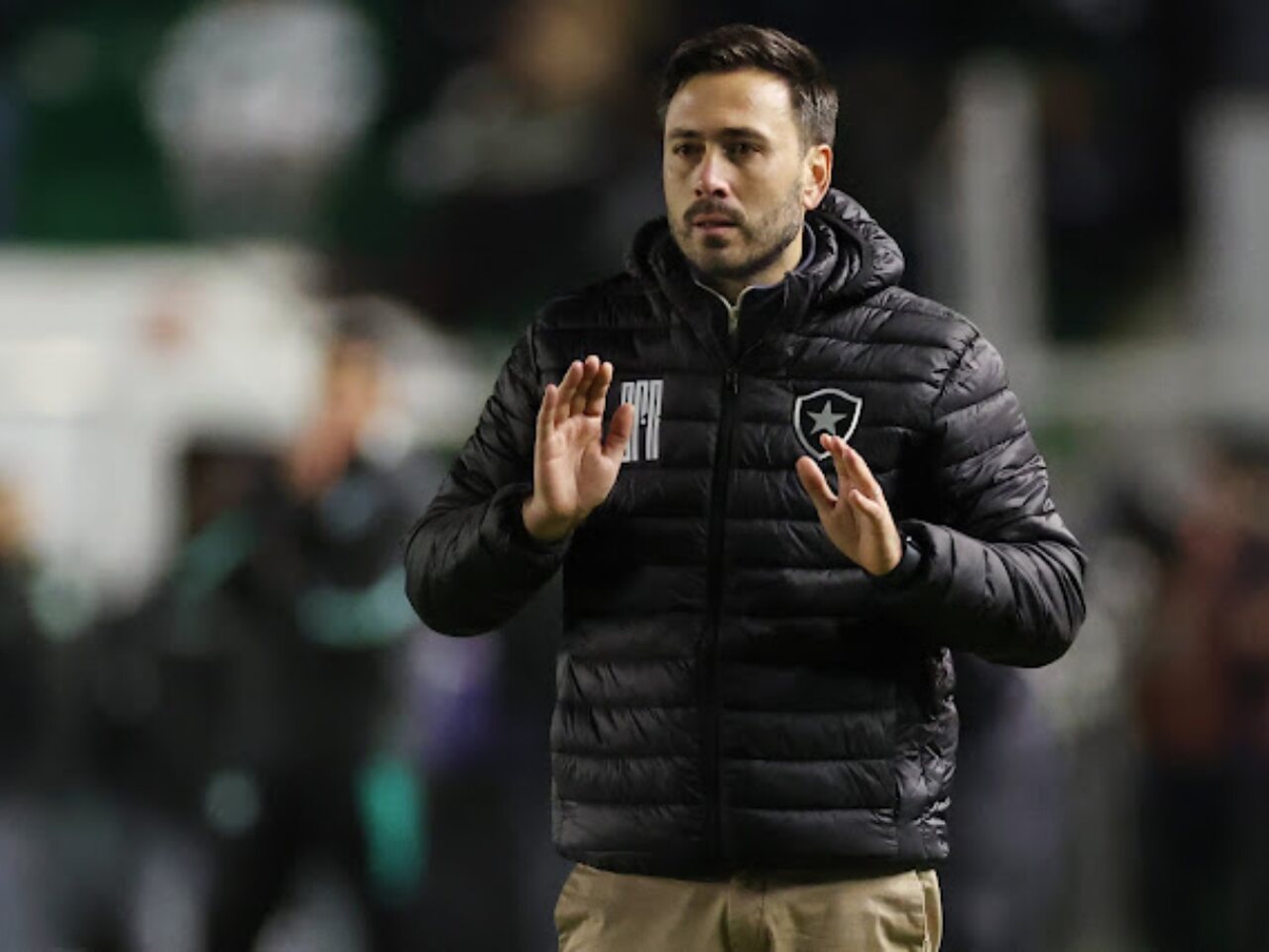 Davide Ancelotti à beira do campo (Foto: Vitor Silva/Botafogo)