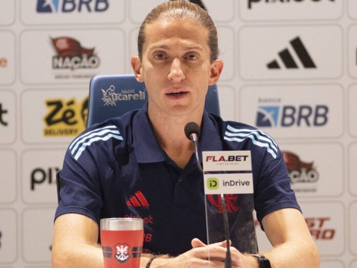 Filipe Luís em coletiva no Maracanã (Foto: Reprodução) Filipe Luís em coletiva no Maracanã (Foto: Reprodução)