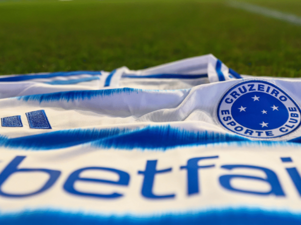 Camisa cruzeiro (Foto: Maurício Simões/Cruzeiro)