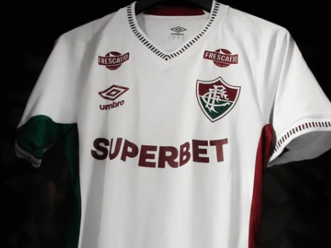 Fluminense aguarda resposta da FIFA para contratar atacante