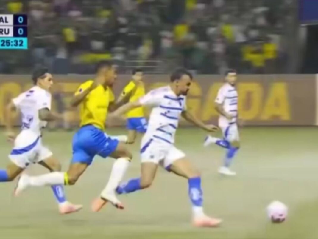 Árbitro explica por que expulsou Fabrício Bruno em Palmeiras x Cruzeiro