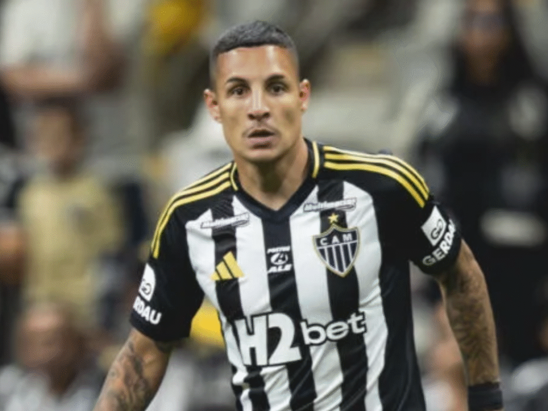 Guilherme Arana não perdoa atacante do Atlético-MG; veja