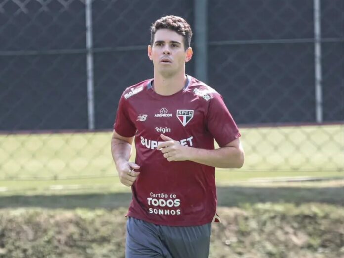 Oscar em treino pelo São Paulo