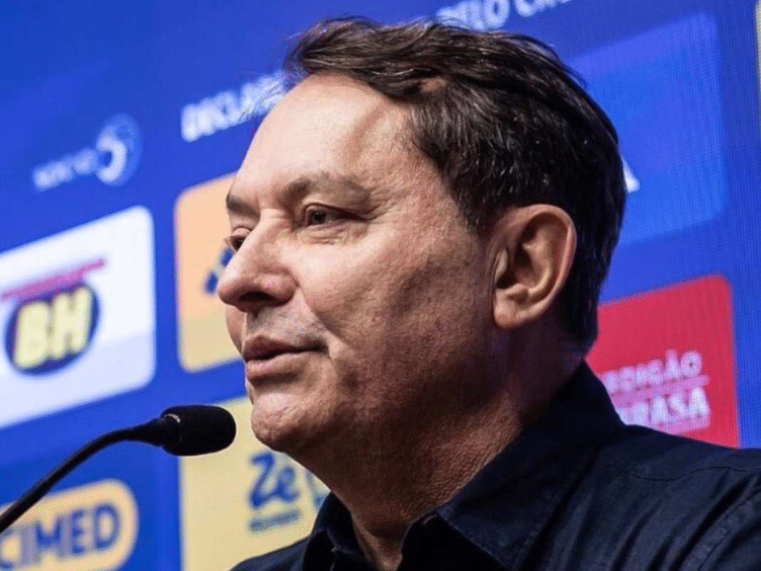 Dono do Cruzeiro, Pedrinho BH é homenageado pelo clube