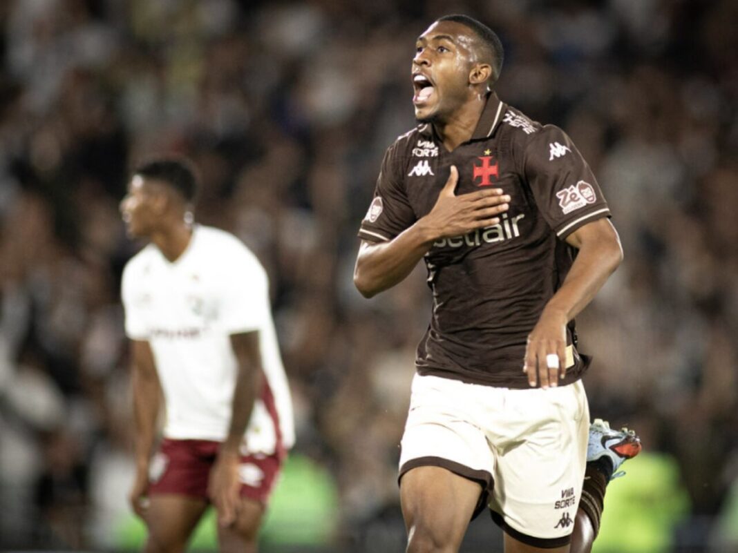 Rayan, do Vasco, provoca o Fluminense durante comemoração