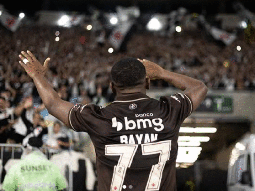 Jornal europeu compara Rayan, do Vasco, com ídolo do Flamengo