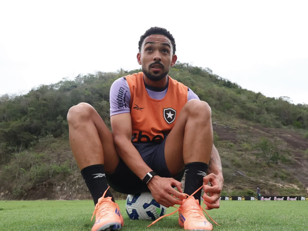 A exigência do Botafogo para liberar Vitinho para a Europa