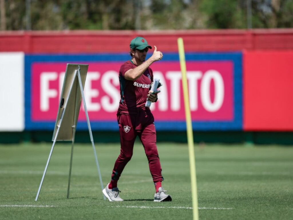 Zubeldia em treino pelo Fluminense (Foto: Marcelo Gonçalves/FFC)