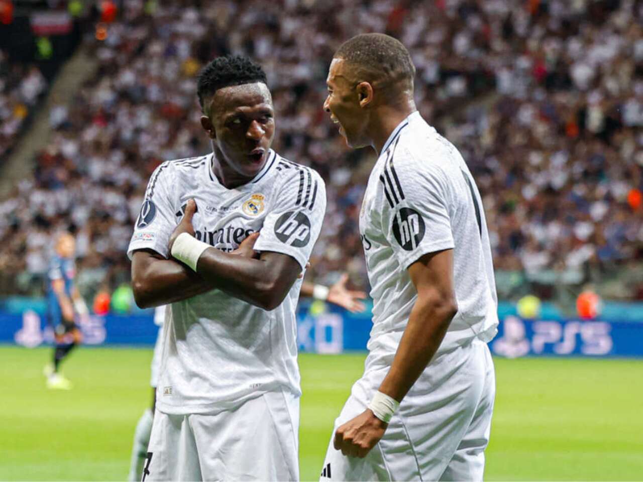 Kylian Mbappé e Vini Jr em atuação (Foto: Divulgação/Real Madrid)