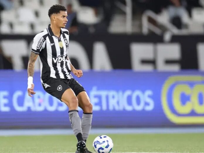Volante Newton do Botafogo (Foto: Vítor Silva/BFR)