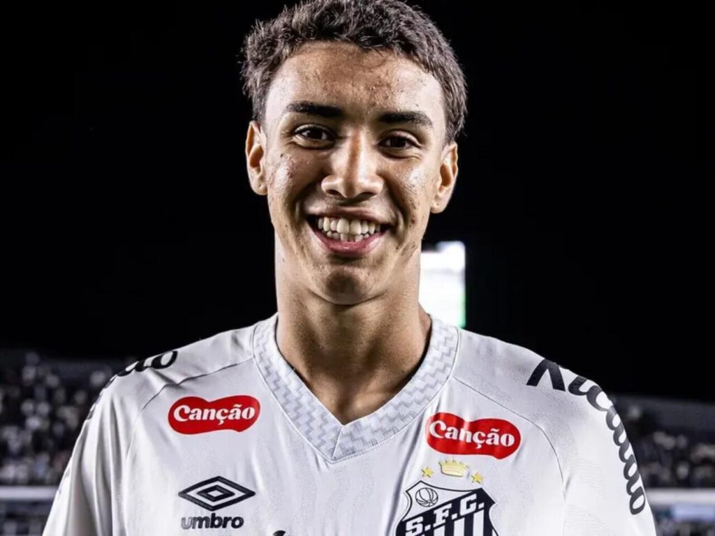 Gabriel Bontempo renovou até 2028 (Foto: Raul Baretta/ Santos FC)