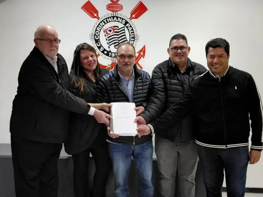 Corinthians recebe documento para reforma no estatuto do clube