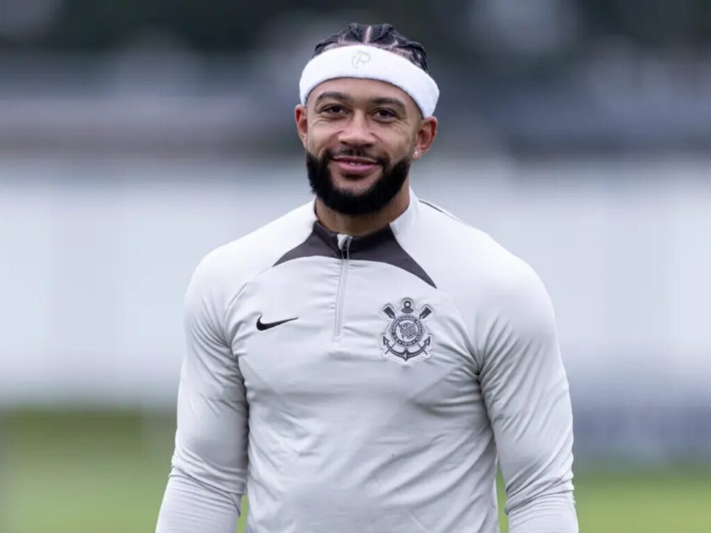 Memphis Depay em treino pelo Corinthians (Foto: Rodrigo Coca)