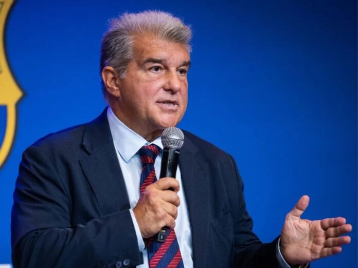Joan Laporta, presidente do Barcelona, em coletiva de imprensa (Foto: Divulgação/Site Oficial Barcelona)