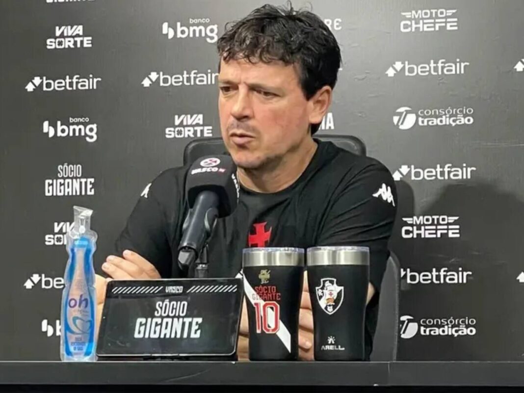 Fernando Diniz pede atacante do Vasco na Seleção Brasileira