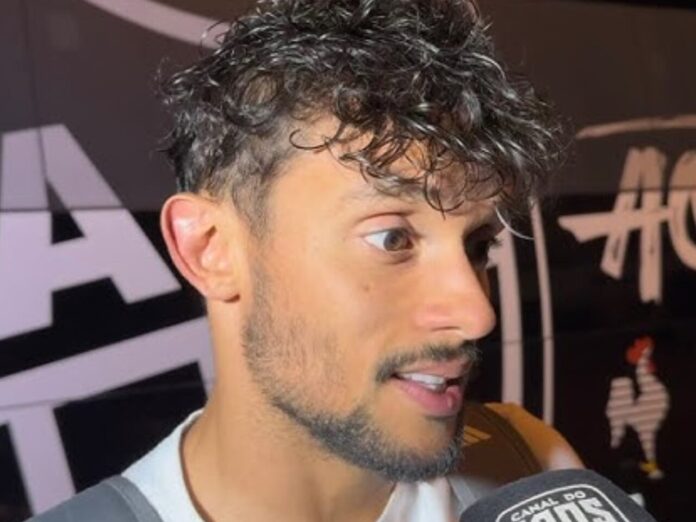 Gustavo Scarpa em entrevista na zona mista (Foto: Reprodução/Youtube)