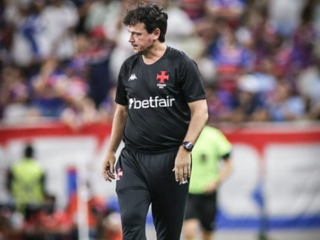 Cria do Vasco se torna talismã do time de Fernando Diniz